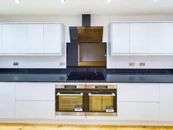 4 bed Detached to rent Image 10