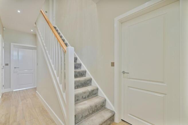 5 bed Detached for sale Image 5