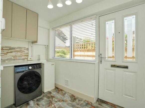 2 bed Semi-Detached Bungalow for sale Image 9
