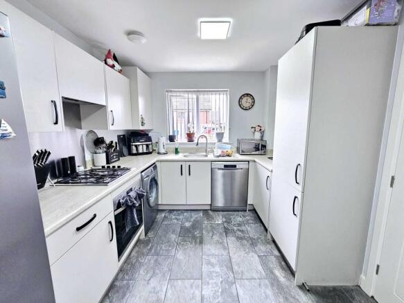 3 bed Semi-Detached for sale Image 8
