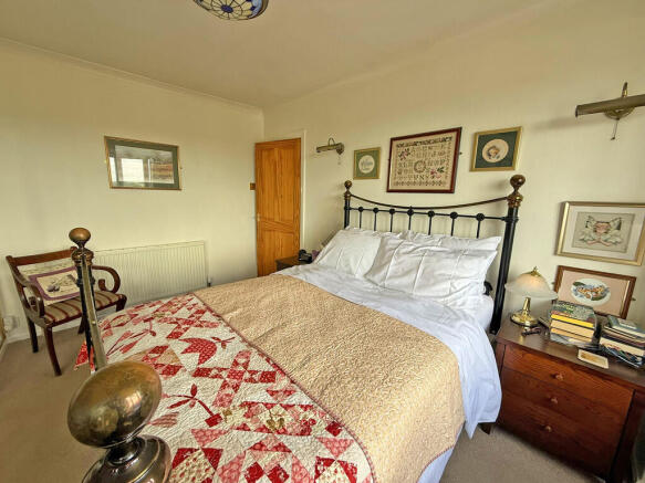 4 bed Semi-Detached for sale Image 8