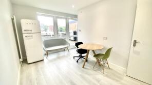 Flat 15, Kingscote, Hodford Road, Golders Green, London NW11 8NH