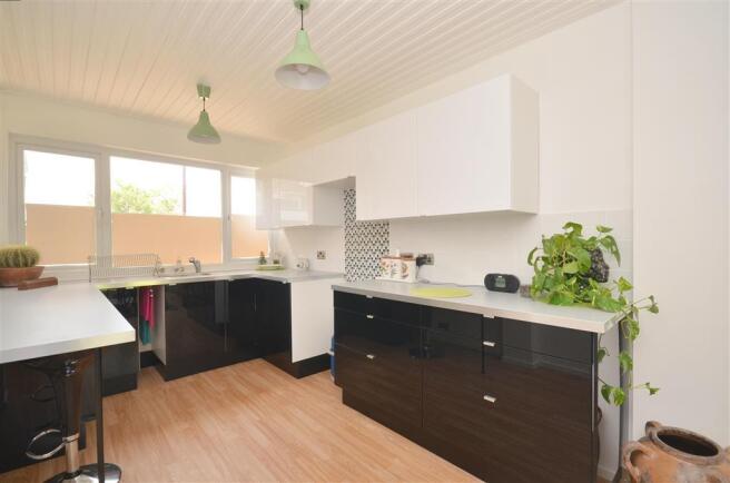 Kitchen/Dining Area