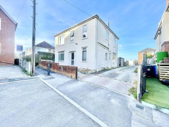 2-bed flat on Phyldon Road, Parkstone, Poole, BH12, £230,000