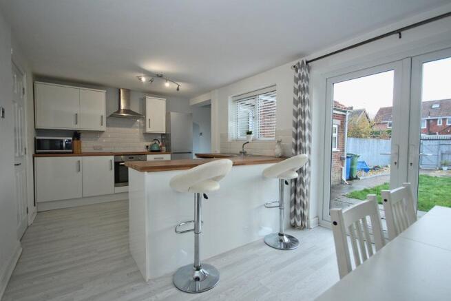 11 Fleming Walk COTTINGHAM (10)_lzn.jpg