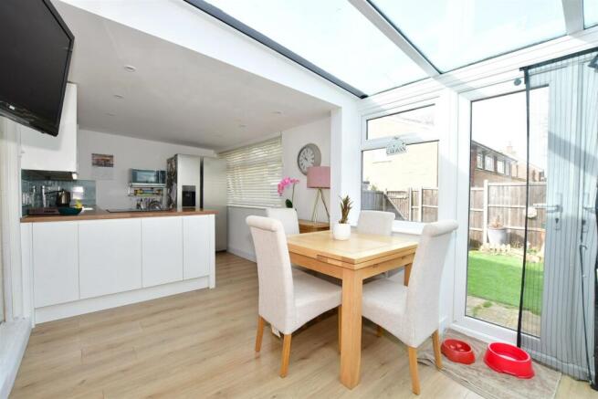 Kitchen/ Dining Room