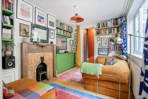 Lister Road, Bushwood Area, E11