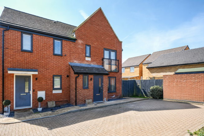 3-bed semi-detached on Lady Margaret Hall Way, Basingstoke, £375,000