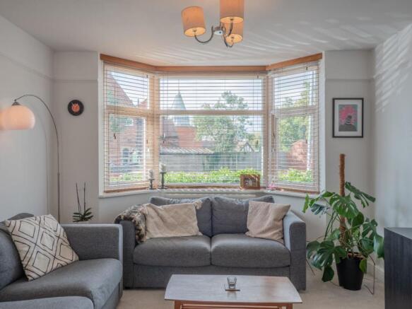 OPEN PLAN LIVING/DINING ROOM