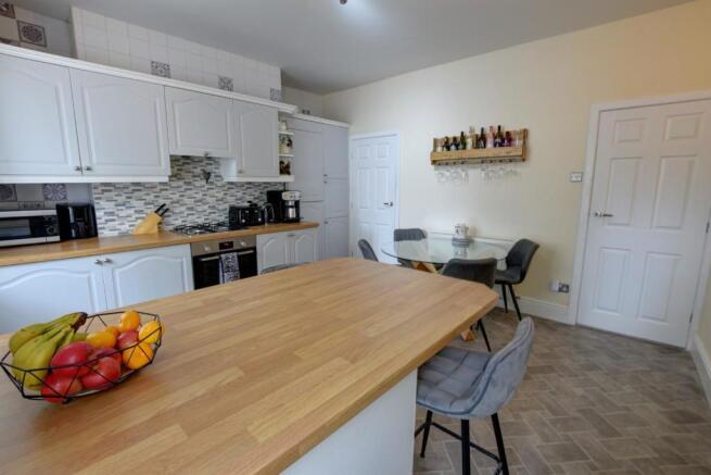 Kitchen 1.jpg