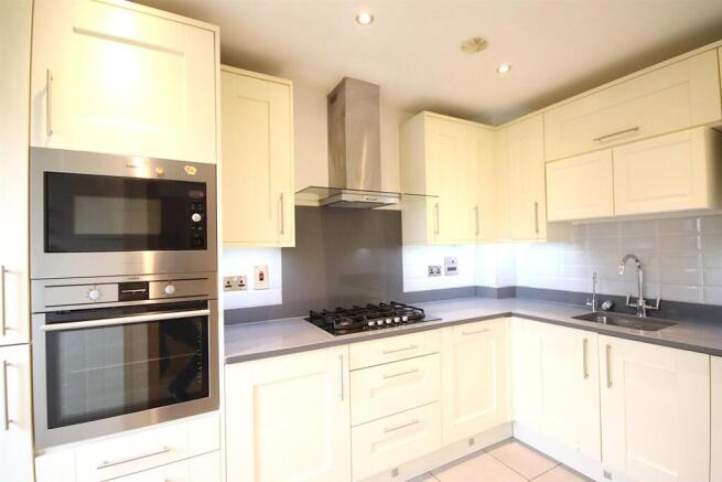 Simpson Close, Maidenhead photo 3
