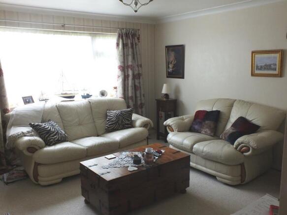 Lounge 1.JPG