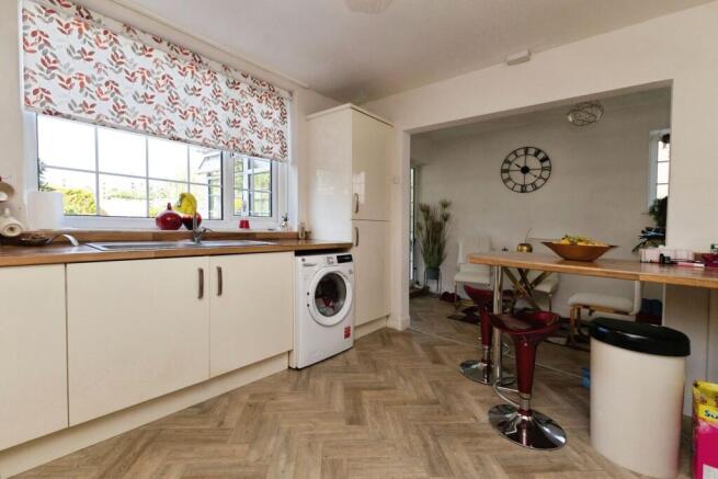3 bed Semi-Detached for sale Image 4