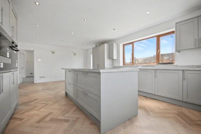 4 bed Detached for sale Image 12