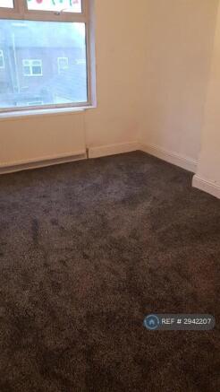 4 bed Semi-Detached to rent Image 12