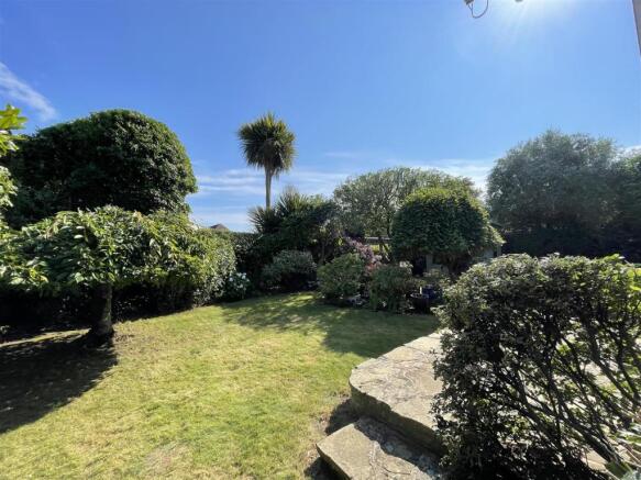 SOUTH ASPECT REAR GARDENS