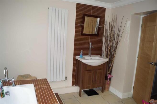 GROUND FLOOR BATHROO