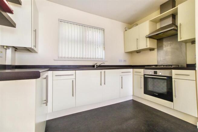 OPEN PLAN LIVING AND KITCHEN AREA