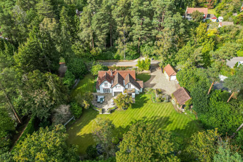 Clumps Road, Lower Bourne, Farnham, GU10