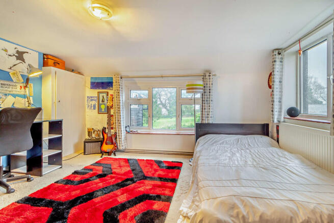 8580310-interior2...