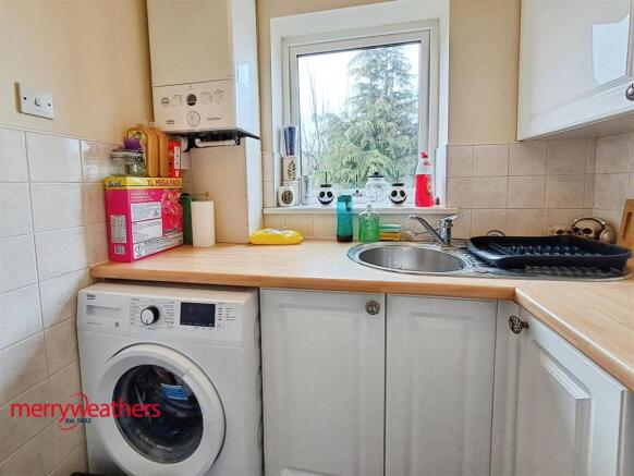 2 bed Flat for sale Image 2