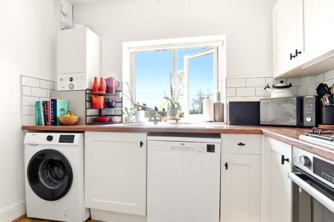 3 bed Flat for sale Image 9