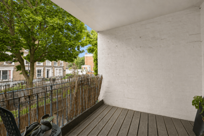 1 Bedroom Apartment With South Facing Balcony, In