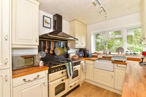 Siskin Gardens, Paddock Wood, Tonbridge, Kent