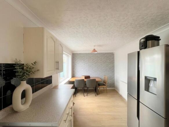 3 bed Semi-Detached for sale Image 4