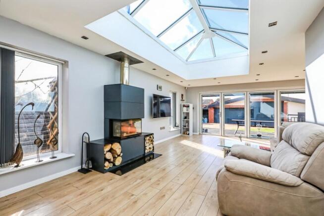 3 bed Bungalow for sale Image 4