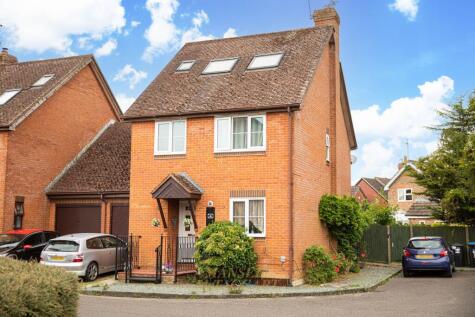 Clover Way, Smallfield, RH6