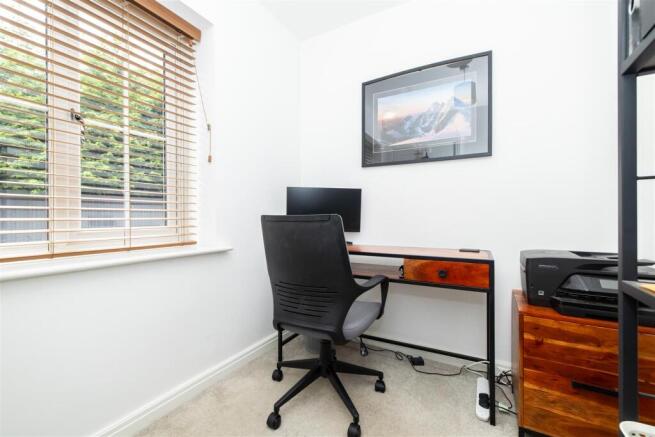 4 bed Detached for sale Image 10