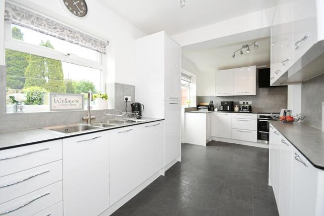 4 bed Detached for sale Image 4