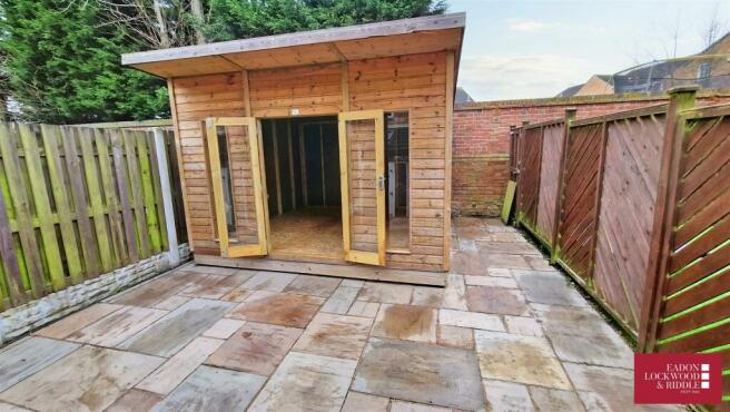 Rear summerhouse