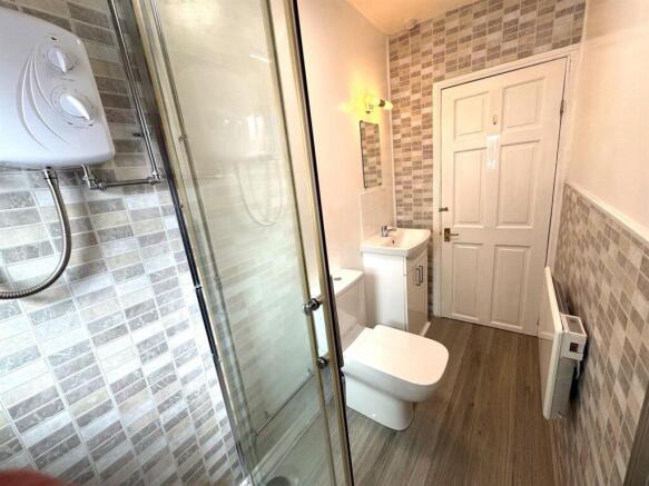 SHOWER ROOM PIC 1.jpg