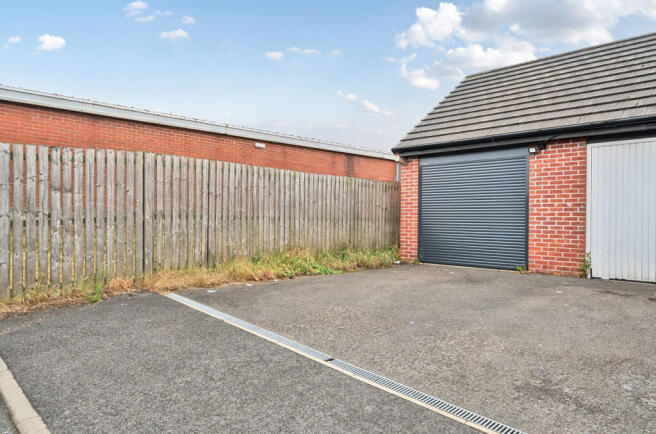 4 bed Detached for sale Image 11