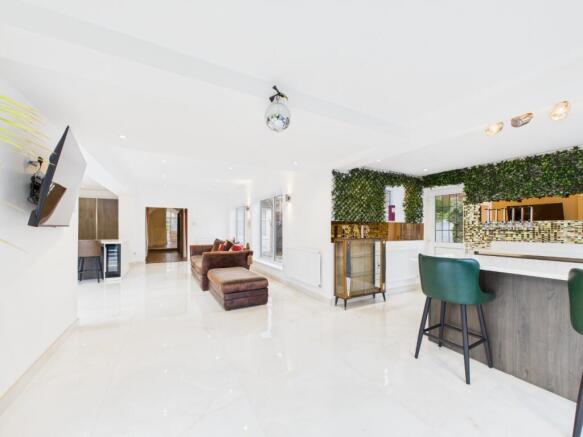 6 bed Semi-Detached for sale Image 7