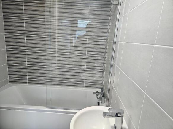 2 bed Terraced to rent Image 9