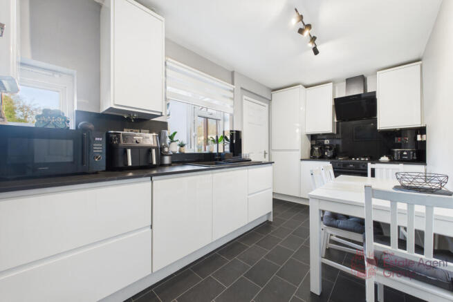 CAM02494G0-PR0075-STILL013