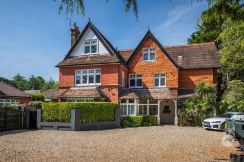 Cedar House, Pinewood Road, Branksome Park, Poole BH13