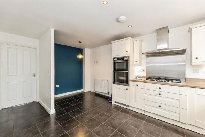 3 bed Semi-Detached for sale Image 8