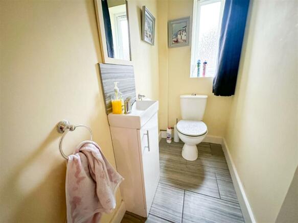 GROUND FLOOR CLOAKROOM