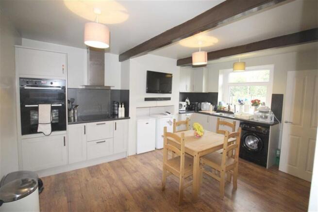 STUNNING DINING KITCHEN