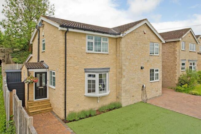 4 bed Detached for sale Image 10