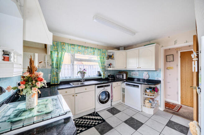 Angus Close, Ramleaze, Swindon, SN5 photo 3