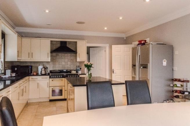 Kitchen 2.jpg