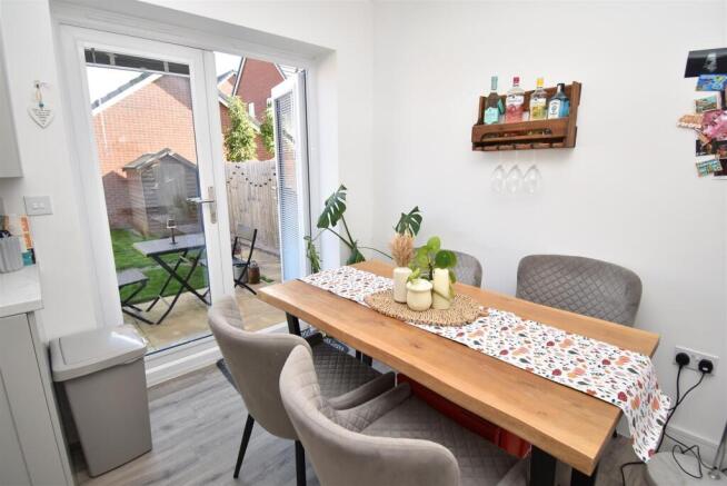Rowan Drive, Branston, Burton-On-Trent photo 4