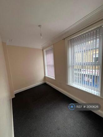 4 bed Flat to rent Image 8