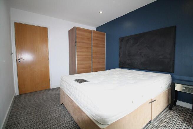 1 bed Apartment to rent Image 6