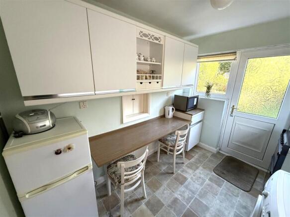 kitchen 2.jpg